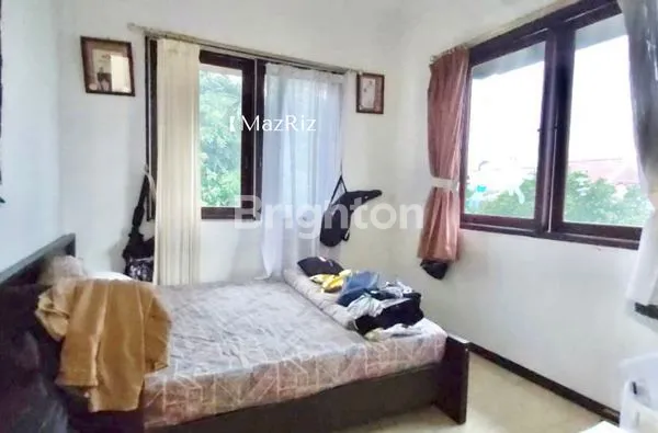 image RUMAH 2 LANTAI ASRI DEKAT PASAR CITRALAND DI SURABAYA BARAT (4)