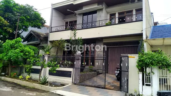 image RUMAH BAGUS 2,5 LANTAI SEMI FURNISHED DI TENGAH KOTA DESTARATA PANDU RAYA (1)