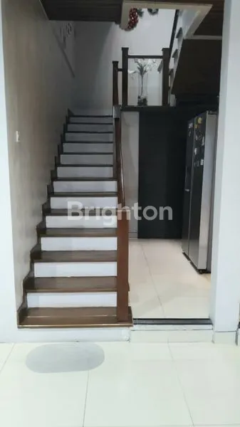 image RUMAH BAGUS 2,5 LANTAI SEMI FURNISHED DI TENGAH KOTA DESTARATA PANDU RAYA (5)
