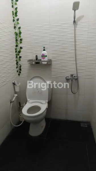 image RUMAH BAGUS 2,5 LANTAI SEMI FURNISHED DI TENGAH KOTA DESTARATA PANDU RAYA (6)