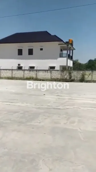 image GUDANG BESAR LUAS 2.575M² DI LAMONGAN, TERMASUK DIDALAMNYA RUMAH 2 LANTAI DENGAN 3 KAMAR TIDUR, SIAP PAKAI (4)