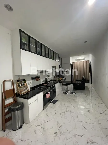 image RUMAH 2 LANTAI SIAP HUNI FULL FURNISHED TINGGAL BAWA KOPER (3)