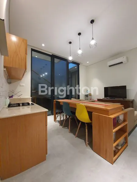 image TURUN HARGA RUMAH DUA LANTAI NYAMAN ASRI DI PERUMAHAN KINGS PARK (2)