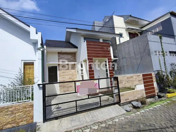 image RUMAH BARU MINIMALIS SAWOJAJAR (2)