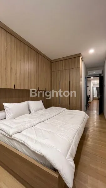 image RUMAH 3 LANTAI DENGAN ROOF TOP GARDEN (4)