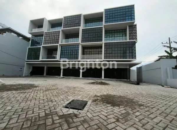 RUKO 5 UNIT BARU GRESS 4 LANTAI LOKASI STRATEGIS PINGGUR JALAN RAYA DINOYO SURABAYA, PARKIRAN LUAS MODEL MINIMALIS MODERN COCOK UNTUK USAHA, KLINIK, KANTOR