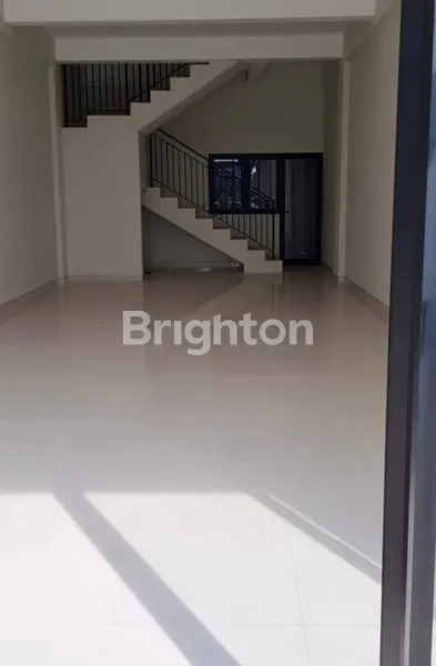 image EASTON MERR 4 LANTAI AREA KOMERSIAL SIAP PAKAI PARKIRAN LUAS (2)