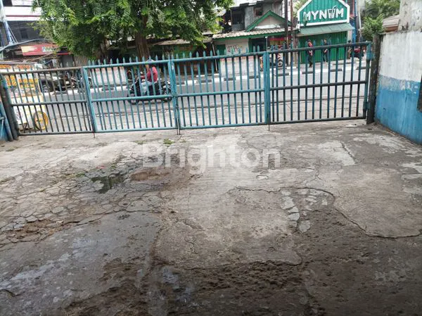 image RUMAH DAN BENGKEL DI KEBAYORAN LAMA (2)
