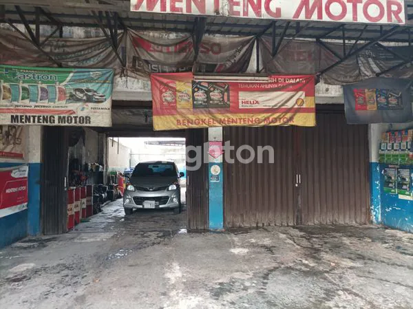 image RUMAH DAN BENGKEL DI KEBAYORAN LAMA (3)