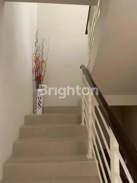 image RUMAH CITRALAND GREENLAKE DEKAT KAMPUS UNESA, DEKAT PAKUWON MALL (5)