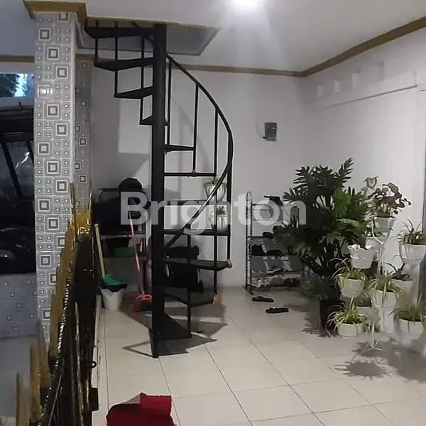 image RUMAH CANTIK STRATEGIS DI CLUSTER MEWAH SAWANGAN JAKARTA (5)