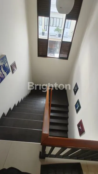 image RUMAH HOOK 2 LANTAI SIAP HUNI VERSAILLES RESIDENCE (8)