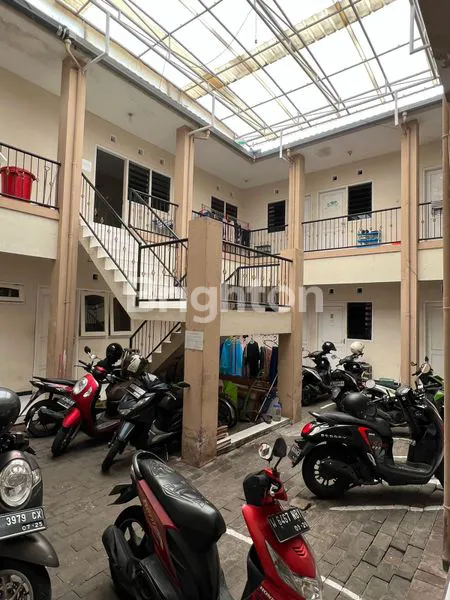 image DIJUAL RUMAH KOST DIKELILINGI BANYAK KAMPUS, FULL PERABOT, FULL ANAK KOST, 2 LANTAI. (1)