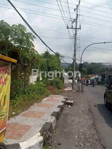 LAHAN HOOK ,HADAP DUA JALAN BESAR YANG RAMAI,LAHAN DEKAT ALUN-ALUN KOTA UNGARAN