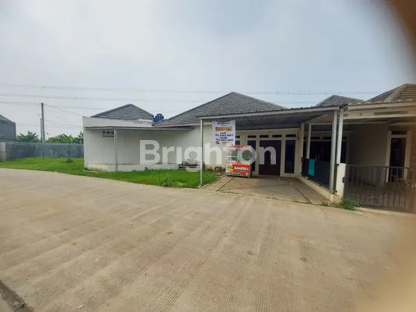 image RUMAH CANTIK SIAP HUNI LOKASI TEPI JALAN RAYA COCOK UNTUK USAHA (2)