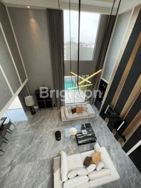 image RUMAH MEWAH 2 LANTAI + LIFT & SWIMMING POOL DI ALAM SUTERA, TANGERANG (2)