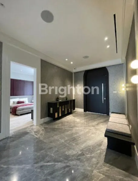 image RUMAH MEWAH 2 LANTAI + LIFT & SWIMMING POOL DI ALAM SUTERA, TANGERANG (3)