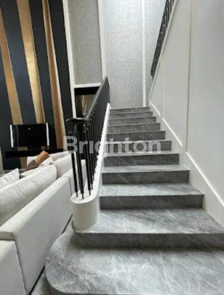 image RUMAH MEWAH 2 LANTAI + LIFT & SWIMMING POOL DI ALAM SUTERA, TANGERANG (5)