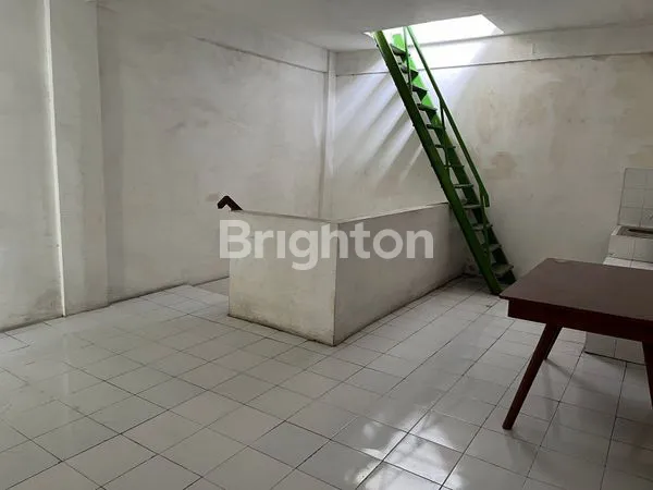 image RUKO 3,5 LANTAI DI KLAMPIS SURABAYA (4)