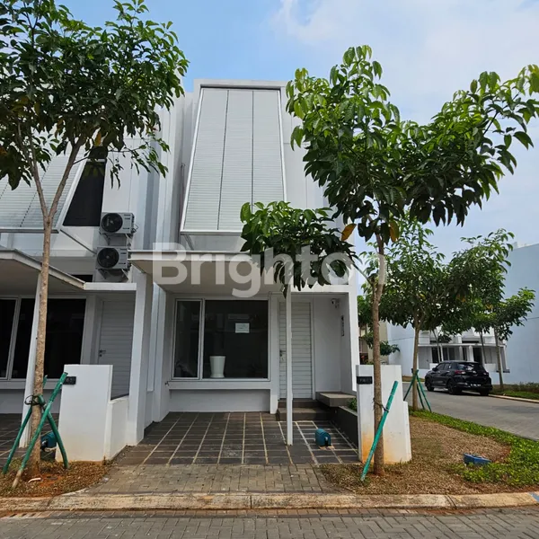 image RUMAH BARU SEMI FURNISHED SIAP HUNI UNTUK PASANGAN BARU DI KOMPLEK TABEBUYA BSD CITY (1)