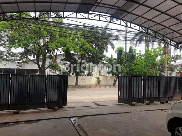 BANGUNAN KOMERSIL PLUS MESS DI JALAN IMAM BONJOL KARAWACI TANGERANG