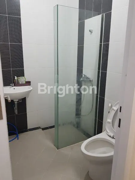 image RUMAH ELEGAN 2 LT SEMI FURNISHED DEKAT DENGAN RAYA MERR, KEPUTIH, MULYOSARI, WONOREJO (4)