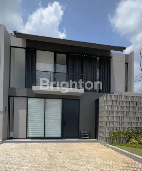 CENTRAL PARK JUANDA TYPE RICHMOND, FULL FURNISH WITH PRIVATE POOL, LOKASI HANYA 1 MENIT KE AIRPORT JUANDA, ROW JALAN SUPER LEBAR