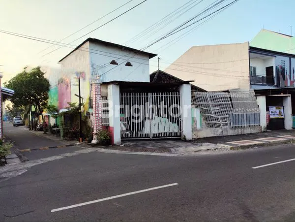 image RUMAH DEKAT PASAR BESAR MADIUN, PAHLAWAN STREET CENTER, BANK BCA, BANK CIMB NIAGA, BANK BNI, PLAZA MADIUN, PLAZA LAWU, GEREJA SANTO CORNELIUS MADIUN (2)