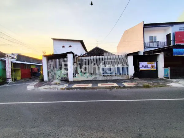 image RUMAH DEKAT PASAR BESAR MADIUN, PAHLAWAN STREET CENTER, BANK BCA, BANK CIMB NIAGA, BANK BNI, PLAZA MADIUN, PLAZA LAWU, GEREJA SANTO CORNELIUS MADIUN (3)