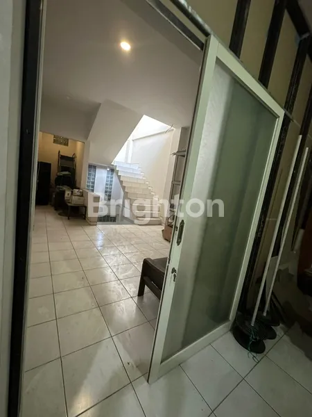 image RUKO DI JALAN PETEMON BARAT SURABAYA PUSAT COCOK UNTUK USAHA, KANTOR, KLINIK, PLAYGROUP, MAUPUN RUMAH TINGGAL (7)