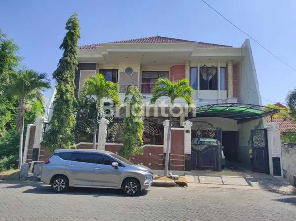 image RUMAH MEWAH 2 LANTAI SIAP HUNI SUTOREJO TIMUR DEKAT MULYOSARI KENJERAN PAKUWON CITY GALAXY MALL DHARMAHUSADA KERTAJAYA (1)