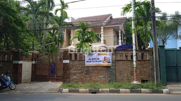 image RUMAH HARGA DEKATI NJOP, TERAWAT, MENARIK!!!MERUYA UTARA, KEMBANGAN, JAKARTA BARAT. LOKASI PINGGIR JALAN 3 MOBIL, LOKASI STRATEGIS (1)