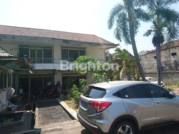 image RUMAH COCOK UNTUK USAHA LAHAN PARKIR SUPER LUAS JL. JENGGOLO, SIDOARJO (3)
