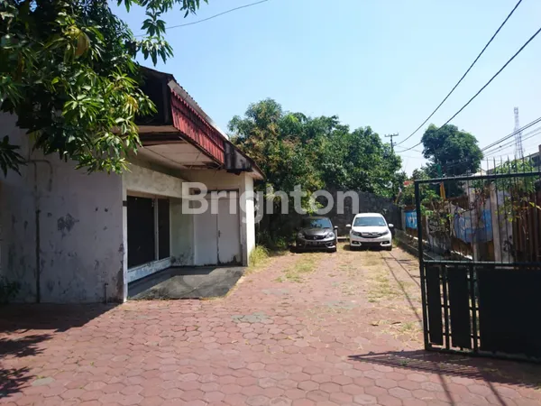 image RUMAH COCOK UNTUK USAHA LAHAN PARKIR SUPER LUAS JL. JENGGOLO, SIDOARJO (4)