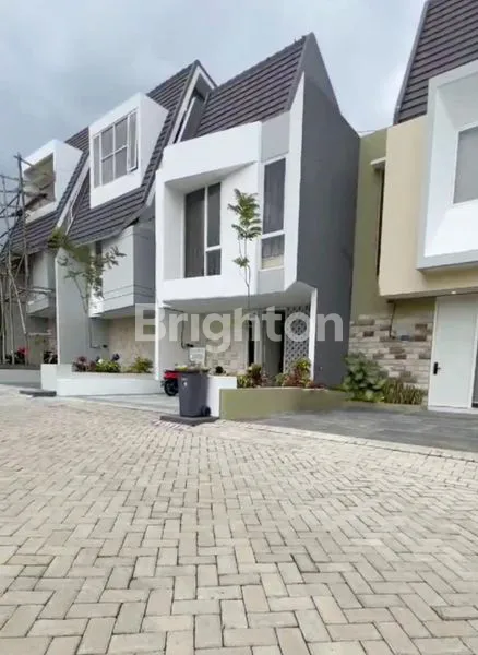 RUMAH BARU 3 LANTAI DI TENGAH KOTA MALANG BISA KPR PROMO BEBAS BIAYA BIAYA