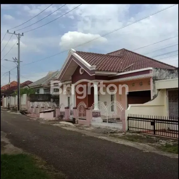 image RUMAH DALAM KOMPLEK (2)