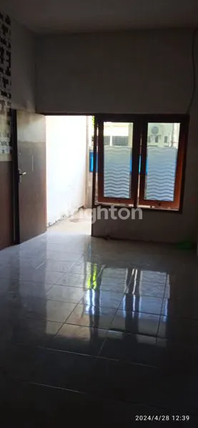 image DISEWAKAN RUMAH HOOK, SIAP HUNI DI WISMA TROPODO WARU  (2)