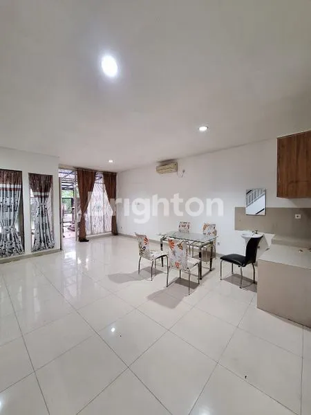 image RUMAH 3 LANTAI DI PIK (3)