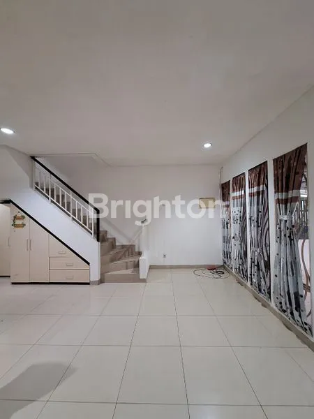 image RUMAH 3 LANTAI DI PIK (4)