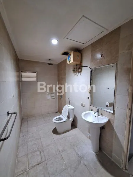 image RUMAH 3 LANTAI DI PIK (8)