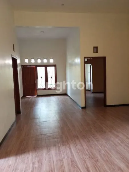 image RUMAH BAGUS TERAWAT SIAP HUNI FAJAR INDAH SOLO BARAT (5)
