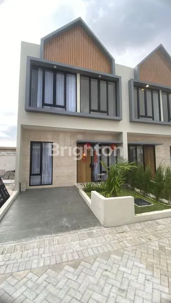 image RUMAH CANTIK MODERN DI KEDIRI FAMILY REGENCY  (4)