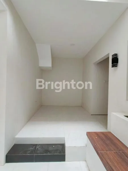 image  TURUN HARGA !!!  RUMAH BARU 2,5 LANTAI ADA ROOFTOPNYA 5 MENIT KE SOEHAT MALANG (2)
