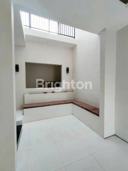 image  TURUN HARGA !!!  RUMAH BARU 2,5 LANTAI ADA ROOFTOPNYA 5 MENIT KE SOEHAT MALANG (5)