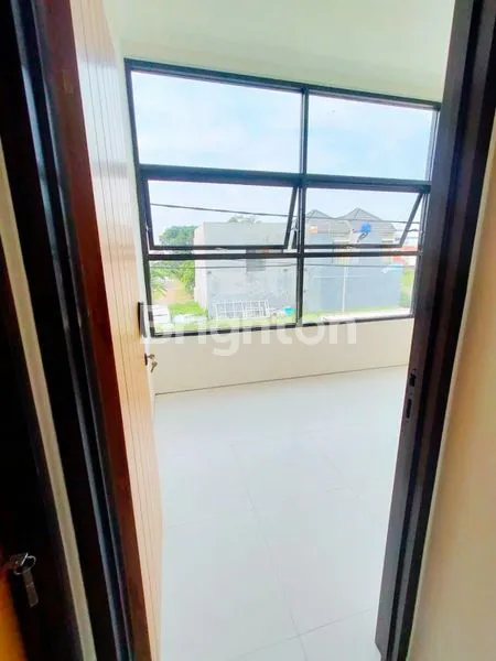 image  TURUN HARGA !!!  RUMAH BARU 2,5 LANTAI ADA ROOFTOPNYA 5 MENIT KE SOEHAT MALANG (7)