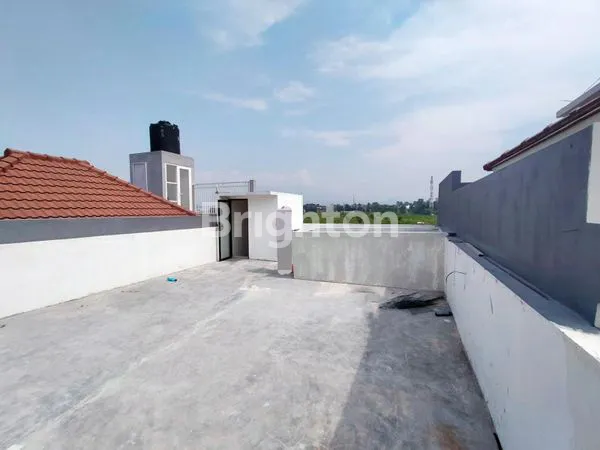 image  TURUN HARGA !!!  RUMAH BARU 2,5 LANTAI ADA ROOFTOPNYA 5 MENIT KE SOEHAT MALANG (8)