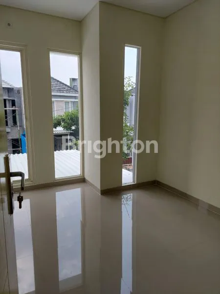 image RUMAH 2 LANTAI (HOOK) TERAWAT DI LINGKUNGAN NYAMAN STRATEGIS DEKAT PUSAT KOTA & EXIT TOLL SIDOARJOCLARISSA REGENCY SIDOARJO (4)