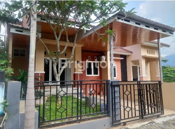image RUMAH SIAP HUNI DI LINGKUNGAN PERUMAHAN (1)