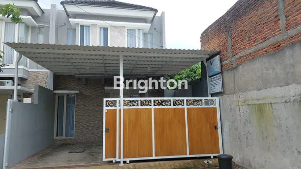 image RUMAH 2 LANTAI (HOOK) TERAWAT DI LINGKUNGAN NYAMAN STRATEGIS DEKAT PUSAT KOTA & EXIT TOLL SIDOARJOCLARISSA REGENCY SIDOARJO (1)