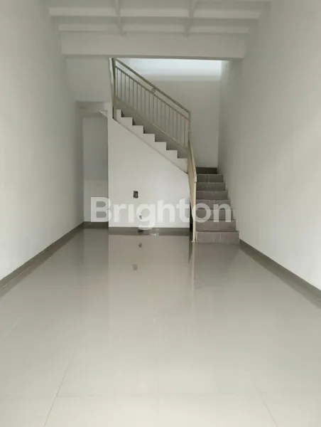 image NEW GRESS RUKO 2 LANTAI DI JALAN BANYU URIP BARU SURABAYA, TERSEDIA 4 UNIT JEJER (1)